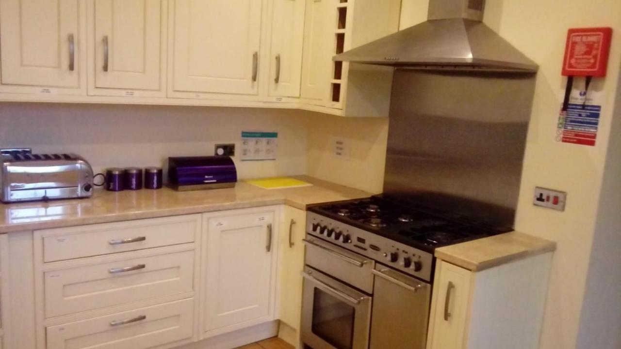 Carer 4 You Residential Home Upholland Exteriör bild