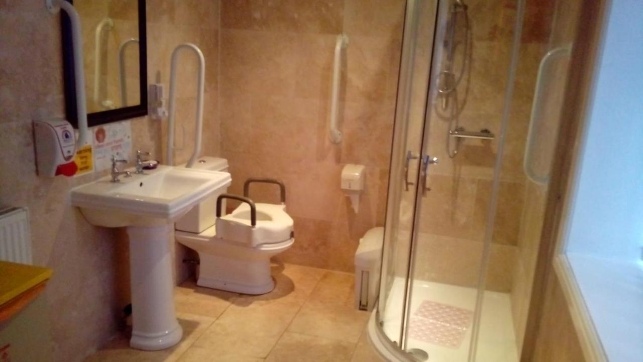 Carer 4 You Residential Home Upholland Exteriör bild