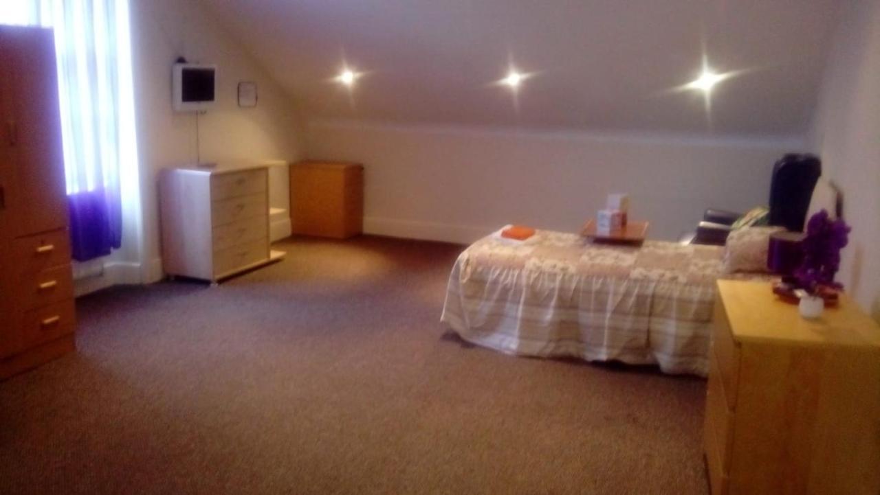 Carer 4 You Residential Home Upholland Exteriör bild